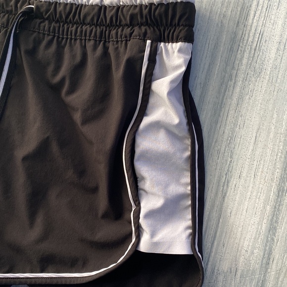 ATHLETA COLORBLOCKED SHORT - Picture 5 of 6